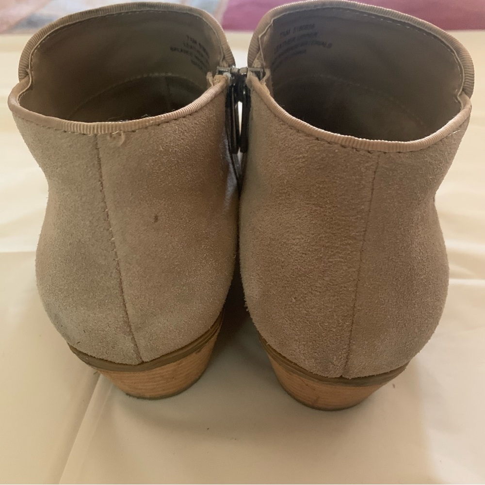 CROWN VINTAGE beige suede booties - Picture 3 of 8